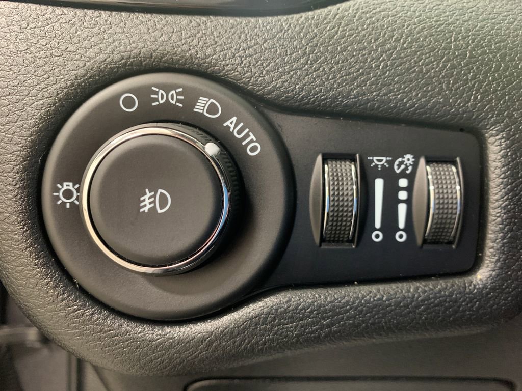 Used 2021 Jeep Cherokee Latitude Plus image 15