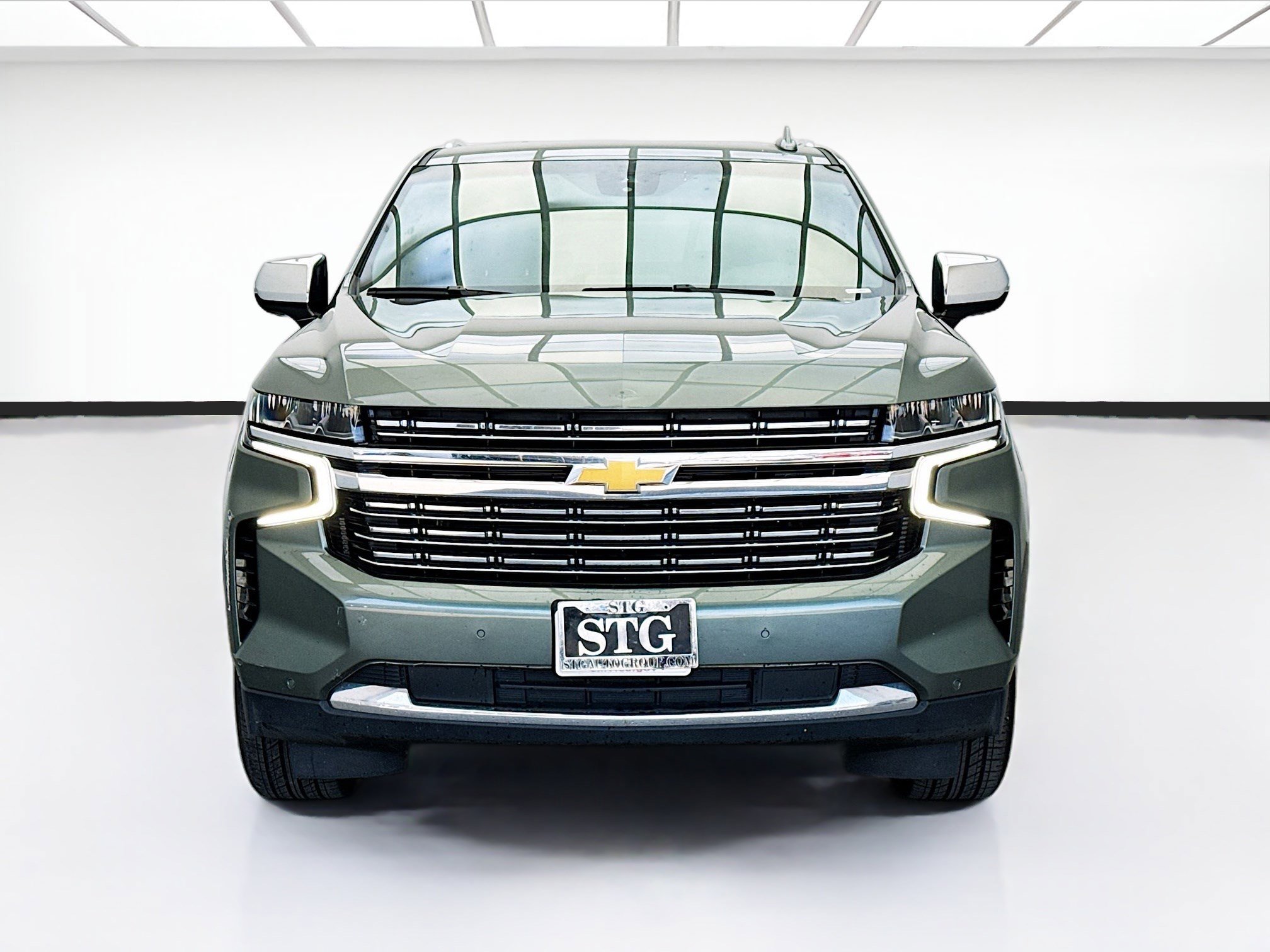 Used 2023 Chevrolet Suburban Premier RWD image 2