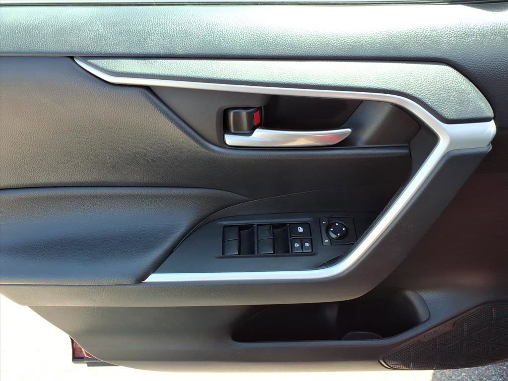 Used 2021 Toyota RAV4 XLE w/ Convenience Package AWD/4WD image 11
