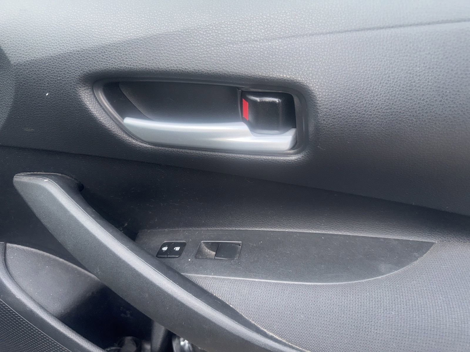 Used 2020 Toyota Corolla LE w/ Carpet Mat Package (TMS) FWD image 17