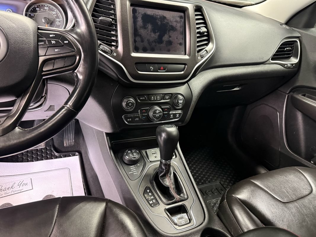 Used 2019 Jeep Cherokee Trailhawk w/ Cold Weather Group AWD/4WD image 13