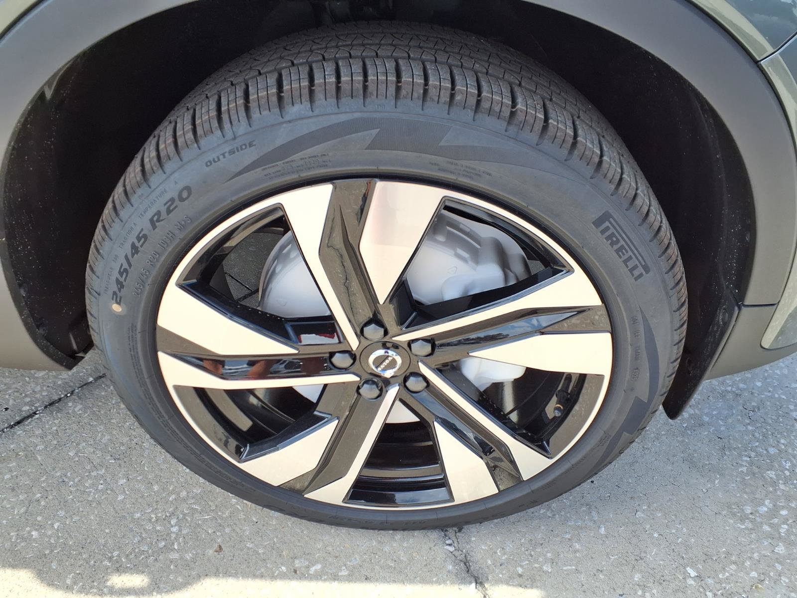 New 2026 Volvo XC40 B5 Plus w/ Protection Package Premier AWD/4WD image 9