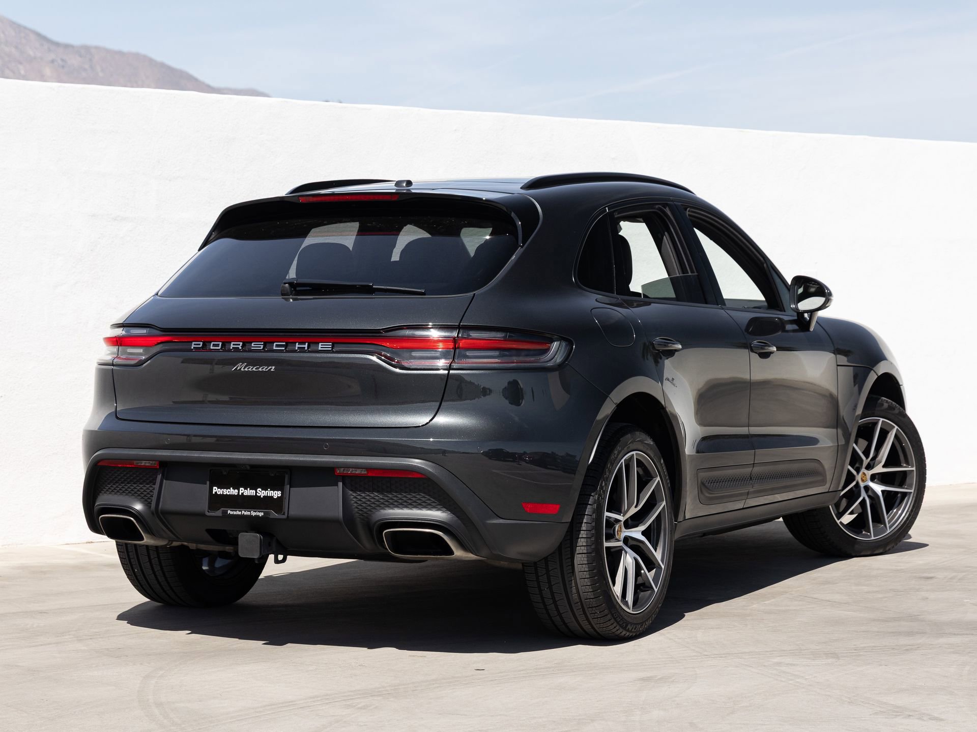 Certified 2025 Porsche Macan AWD/4WD image 7