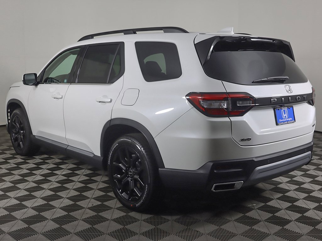 New 2025 Honda Pilot Touring image 8