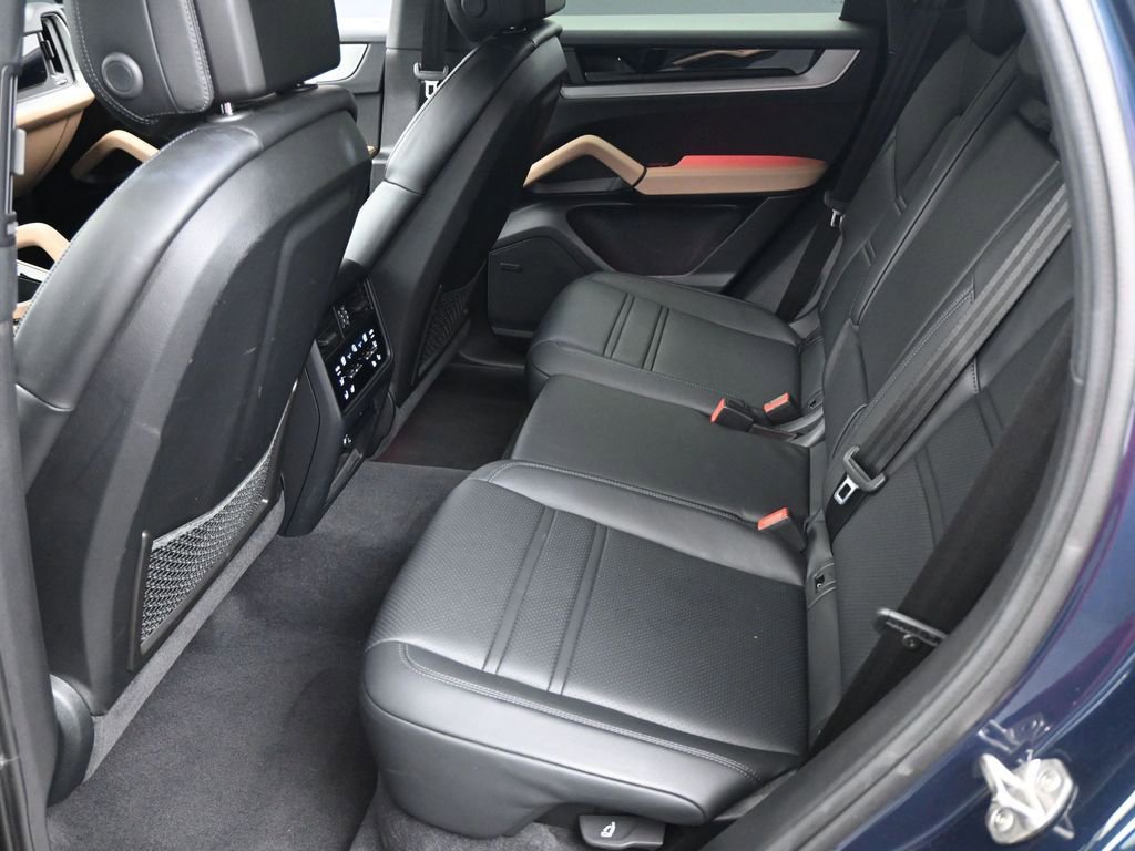 Certified 2024 Porsche Cayenne Coupe image 7