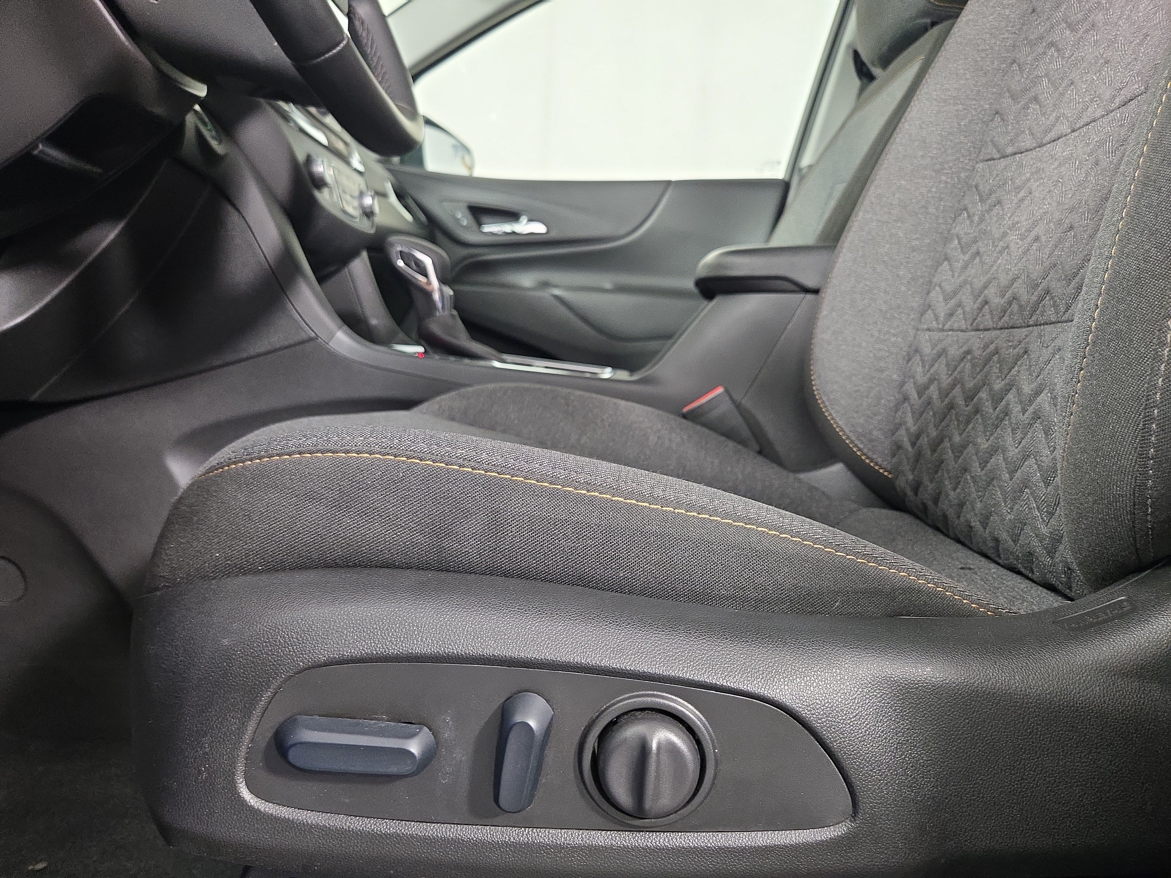 Certified 2024 Chevrolet Equinox LT FWD image 30