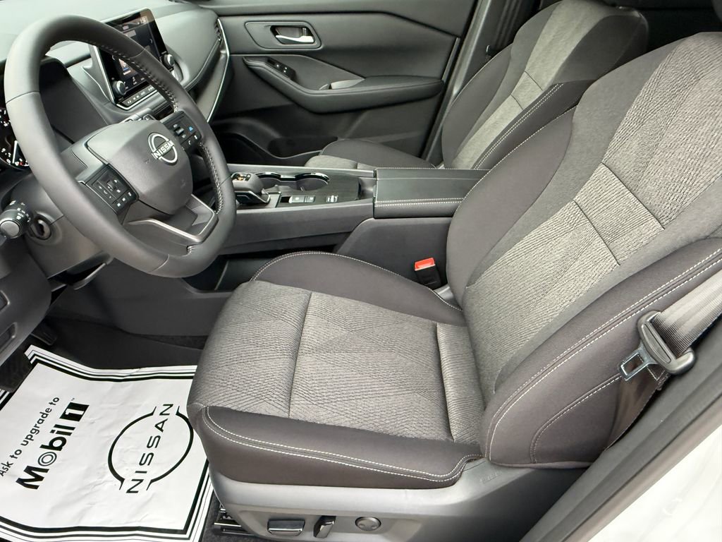 Used 2026 Nissan Rogue SV FWD image 17