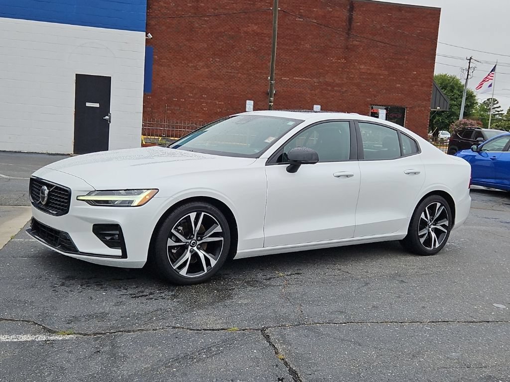 Used 2024 Volvo S60 B5 Core AWD/4WD image 3