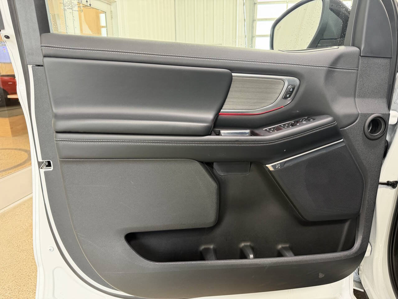 Used 2025 Ford Expedition Platinum AWD/4WD image 25