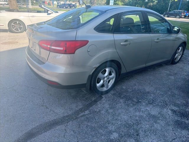 Used 2016 Ford Focus SE w/ SE Winter Package FWD image 5