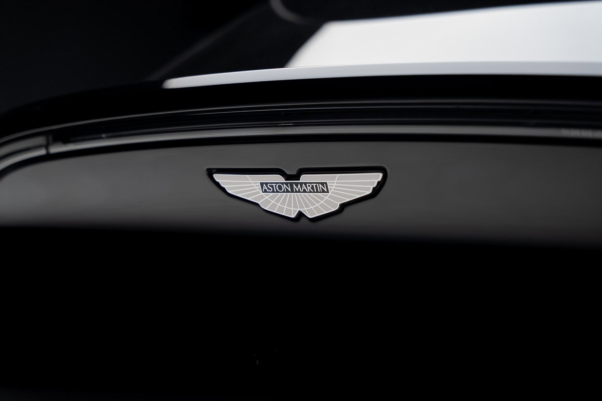 Used 2021 Aston Martin DBX image 30