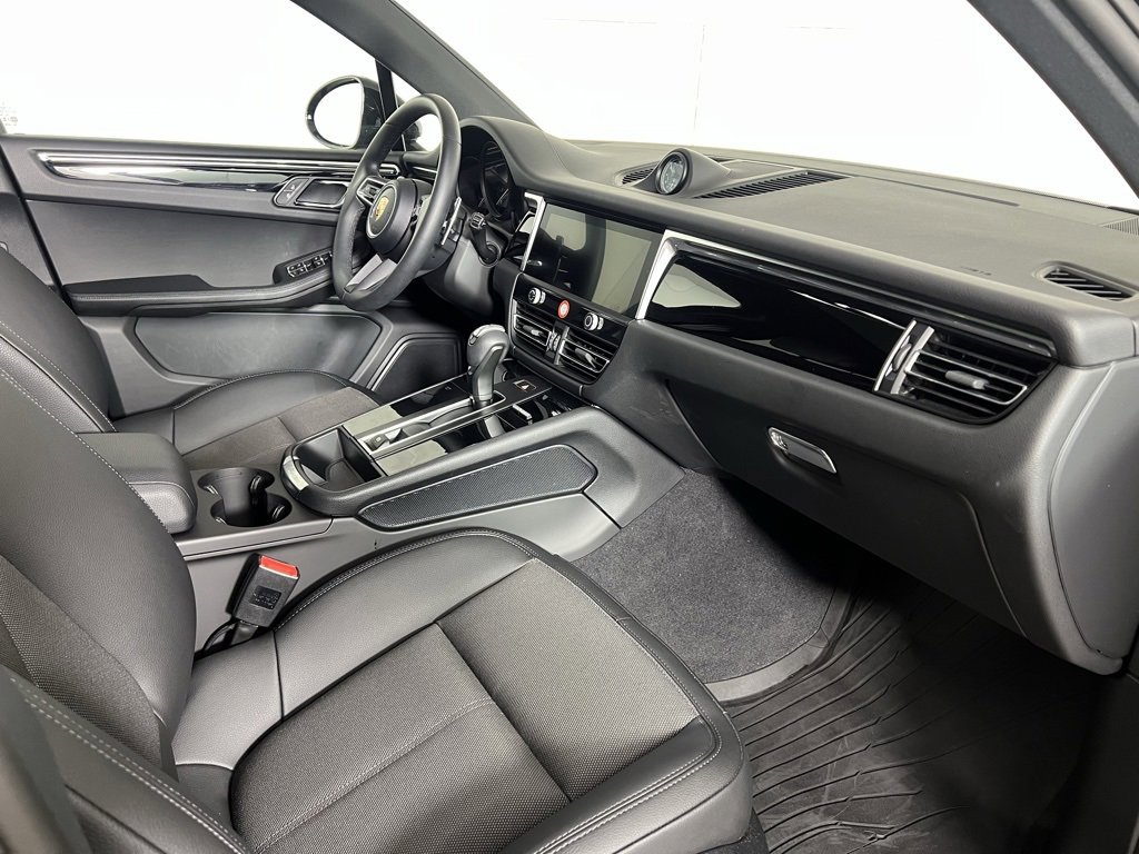 Used 2025 Porsche Macan image 20