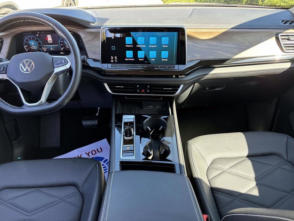 Used 2025 Volkswagen Atlas SE image 30