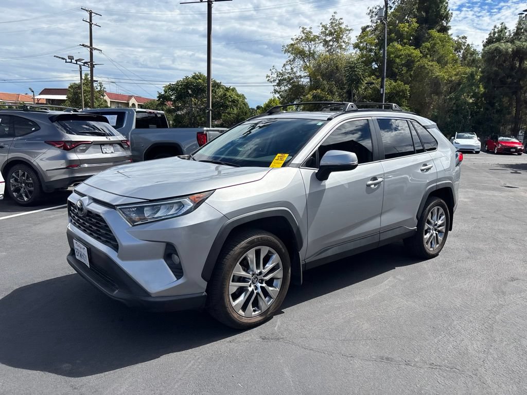 Used 2020 Toyota RAV4 XLE Premium w/ Carpet Mat Package FWD image 9
