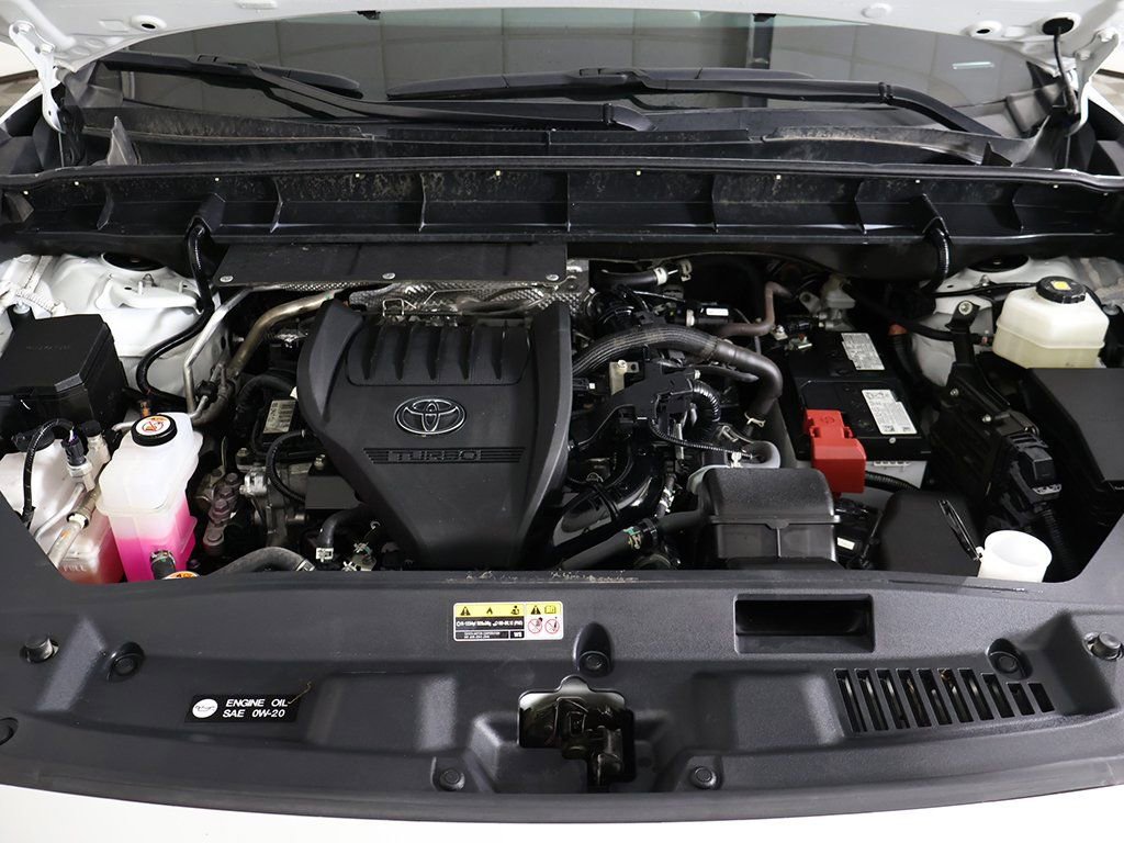 Used 2024 Toyota Highlander LE AWD/4WD image 19