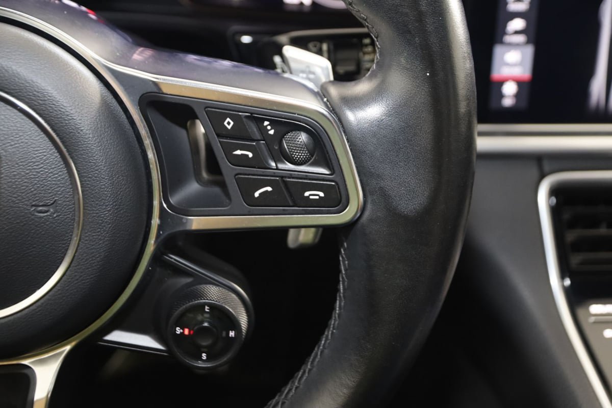 Used 2018 Porsche Panamera 4 AWD/4WD image 47