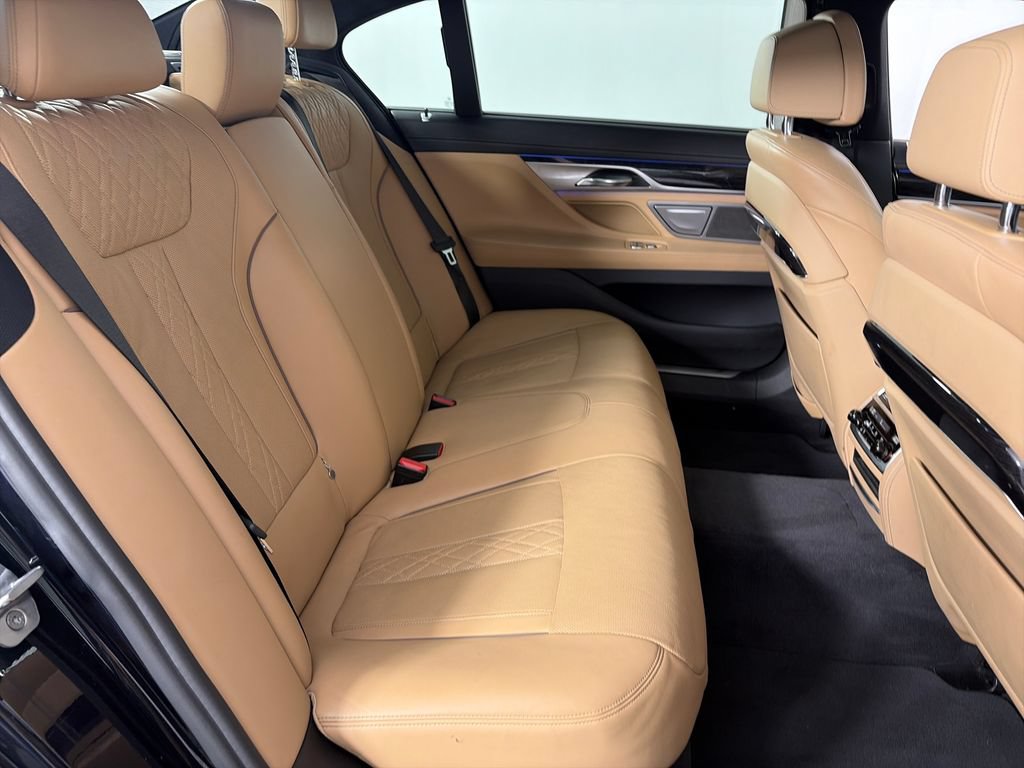 Used 2017 BMW 750i xDrive AWD/4WD image 29