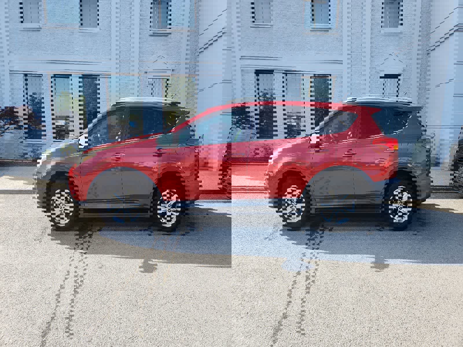 Used 2015 Toyota RAV4 XLE FWD image 2