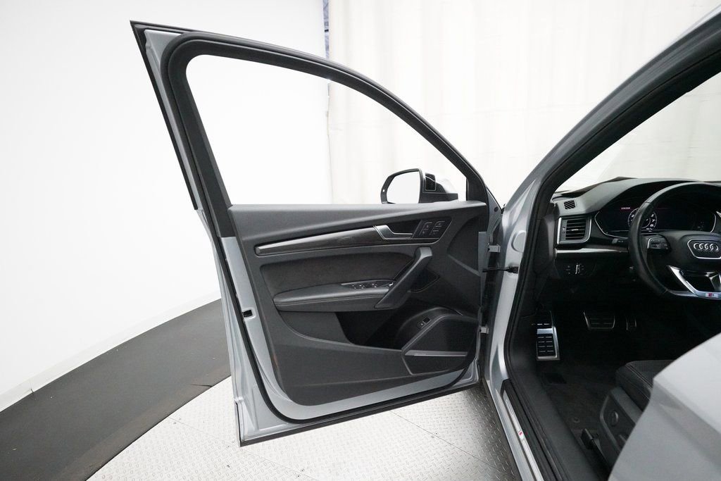 Used 2020 Audi SQ5 Premium Plus w/ Premium Plus Package image 16