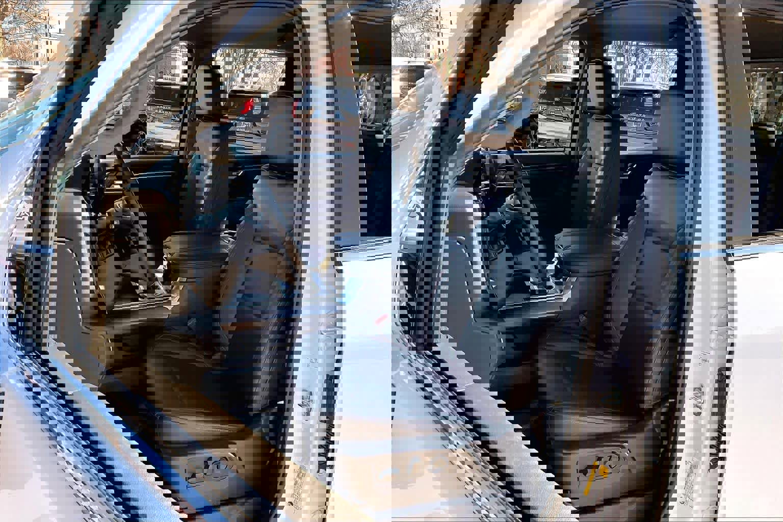 Used 2024 GMC Sierra 2500 SLT w/ SLT Premium Package image 16