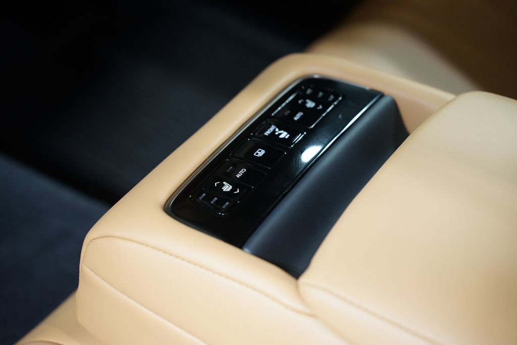 Used 2024 Lexus LS 500 w/ Interior Upgrade Package RWD image 32