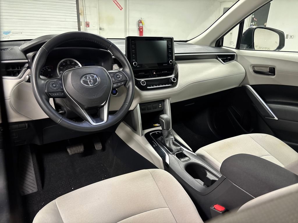 Used 2022 Toyota Corolla Cross LE image 27