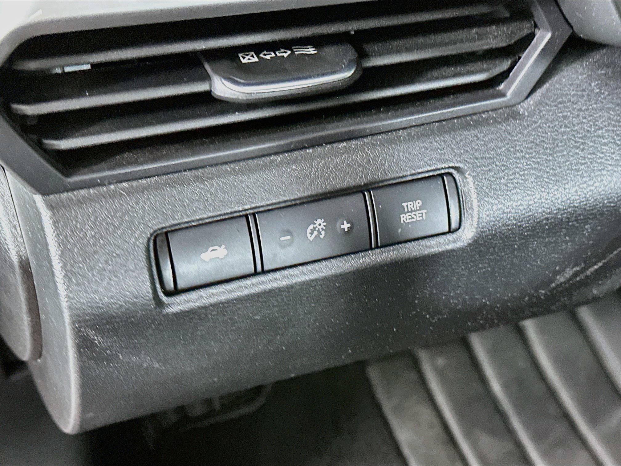 Used 2025 Nissan Altima 2.5 SV FWD image 17