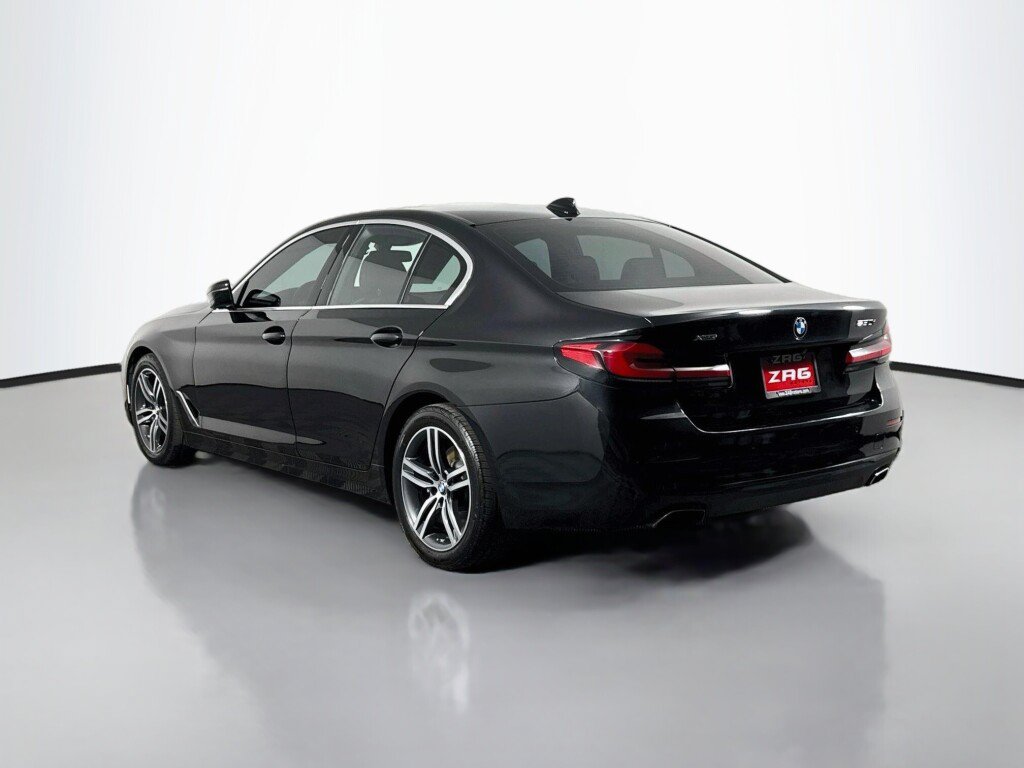 Used 2021 BMW 530i xDrive w/ Convenience Package AWD/4WD image 3