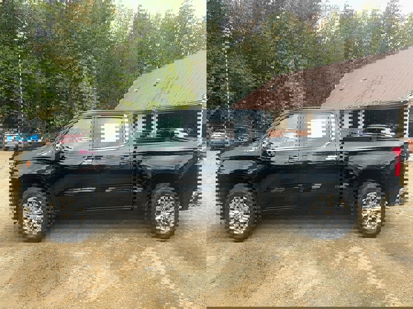 Used 2022 Chevrolet Silverado 1500 LTZ w/ Z71 Off-Road Package image 8