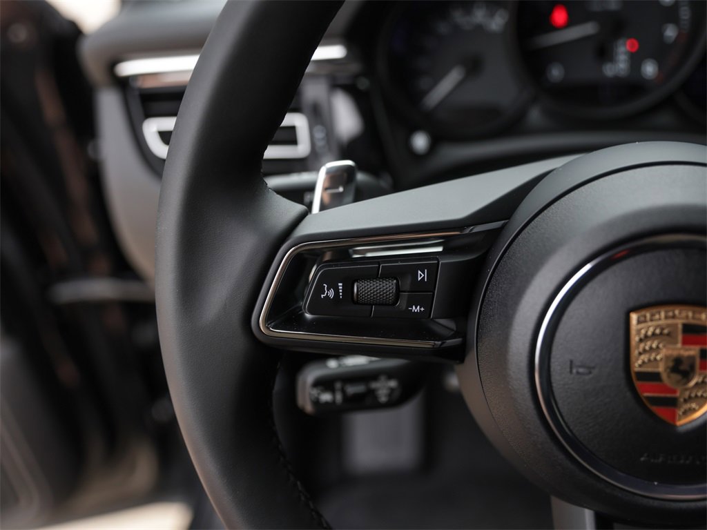 Used 2025 Porsche Macan image 19