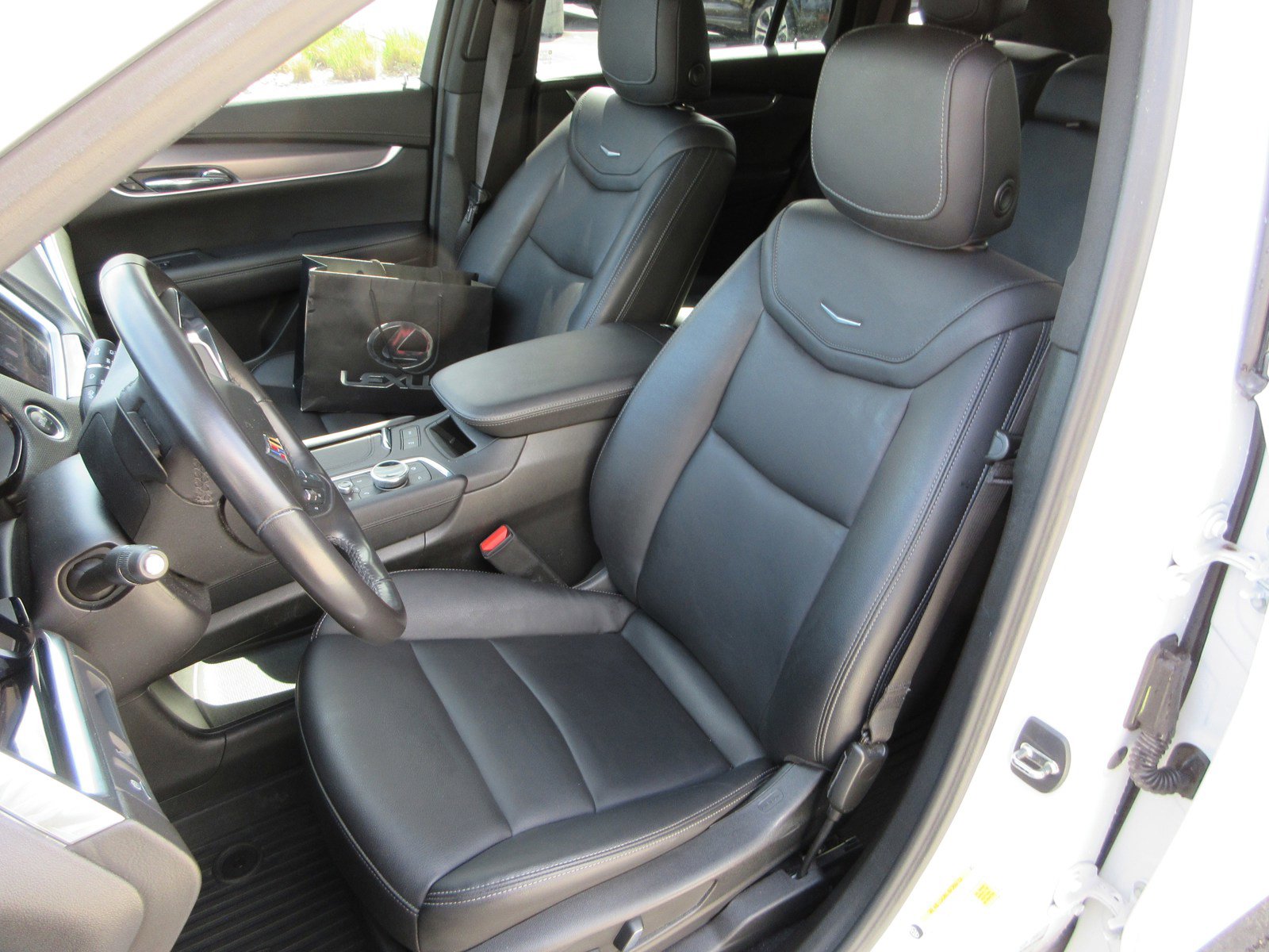 Used 2023 Cadillac XT6 Luxury image 22