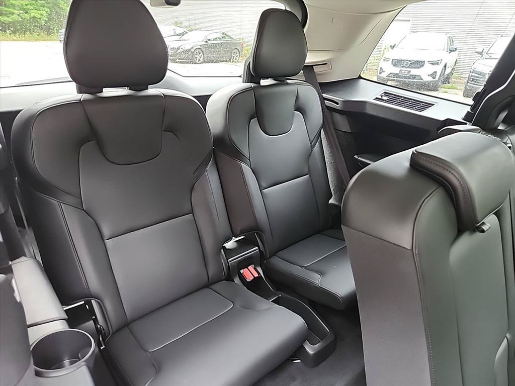 Certified 2025 Volvo XC90 B5 Core w/ Climate Package AWD/4WD image 31