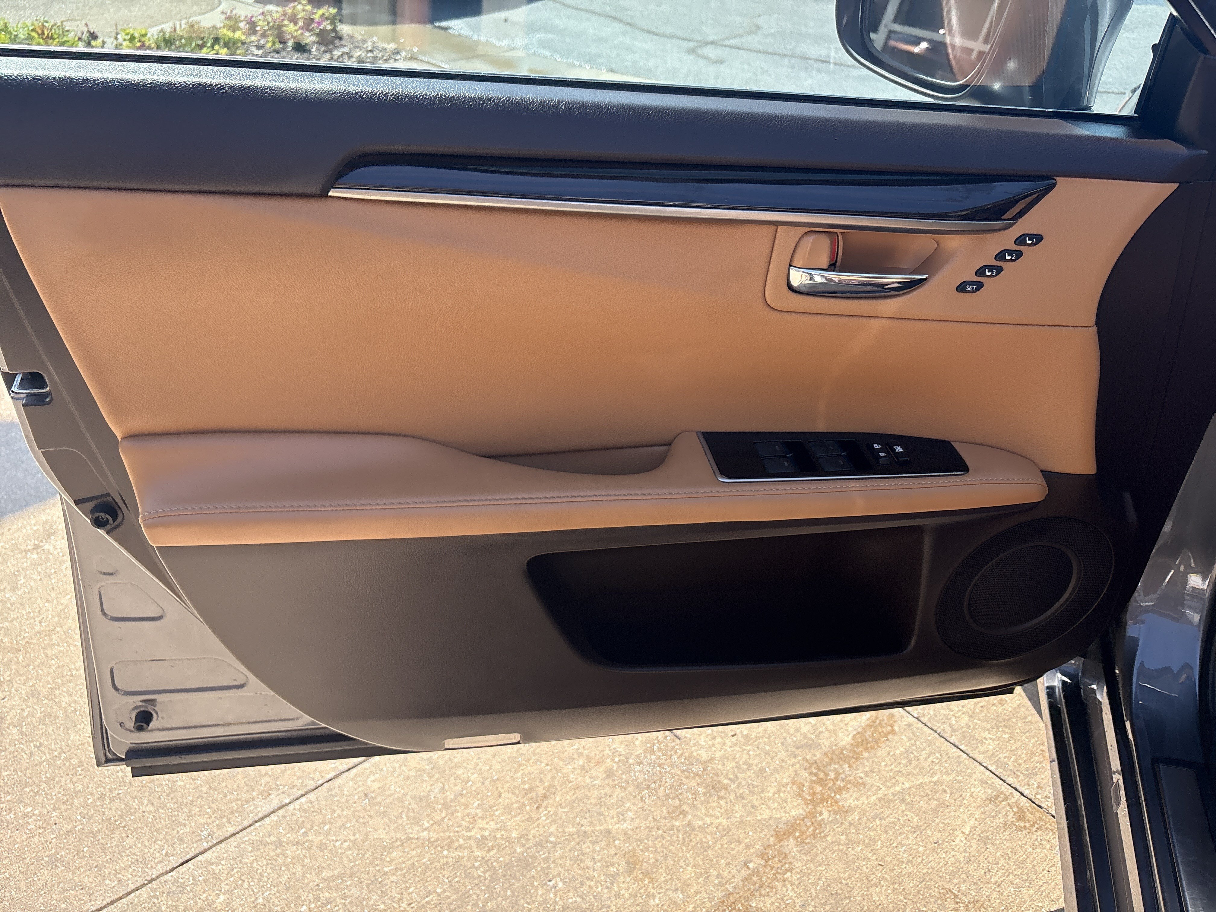 Used 2016 Lexus ES 350 w/ Luxury Package w/Wood Trim FWD image 14