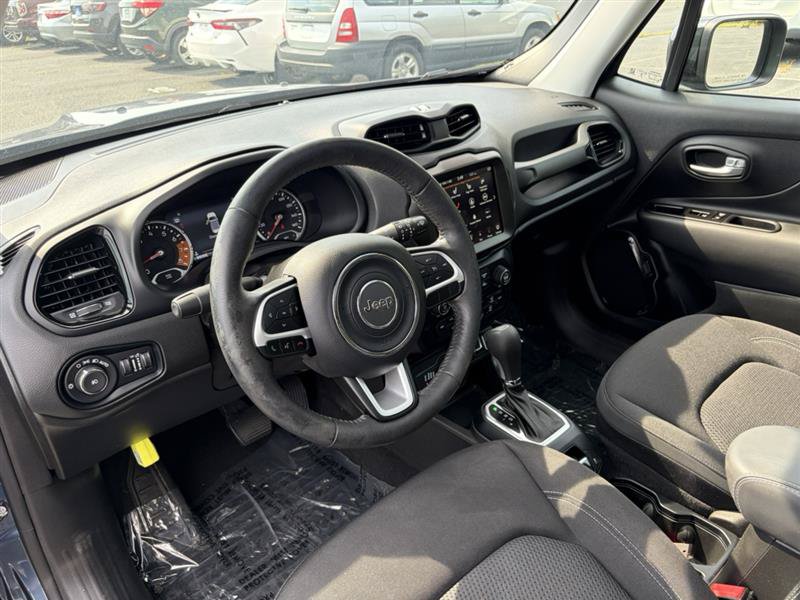 Used 2023 Jeep Renegade Altitude w/ Sun/Sound Group AWD/4WD image 11