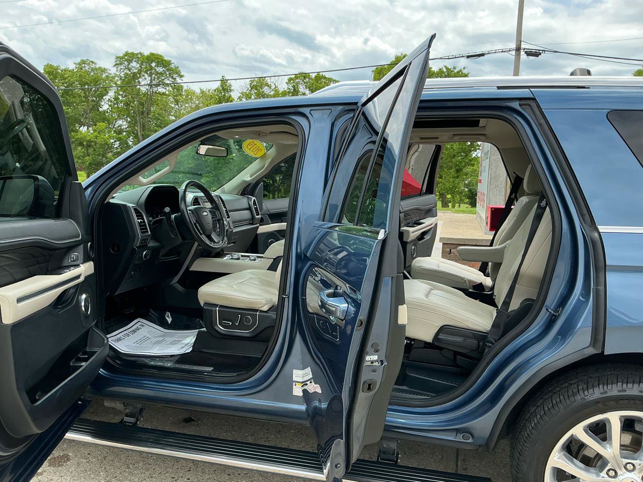 Used 2019 Ford Expedition Platinum AWD/4WD image 8