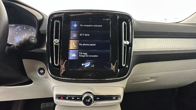 Used 2021 Volvo XC40 T4 Momentum FWD image 23