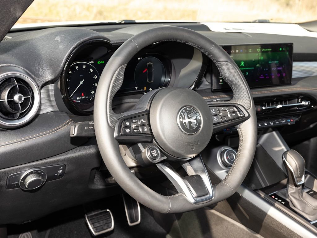 New 2026 Alfa Romeo Tonale w/ Black Premium Package image 22