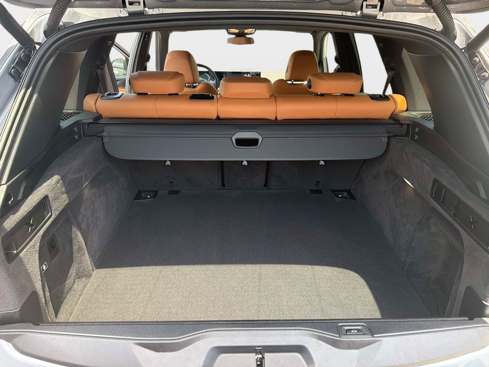 Used 2025 BMW X5 xDrive40i w/ Parking Assistance Package AWD/4WD image 11