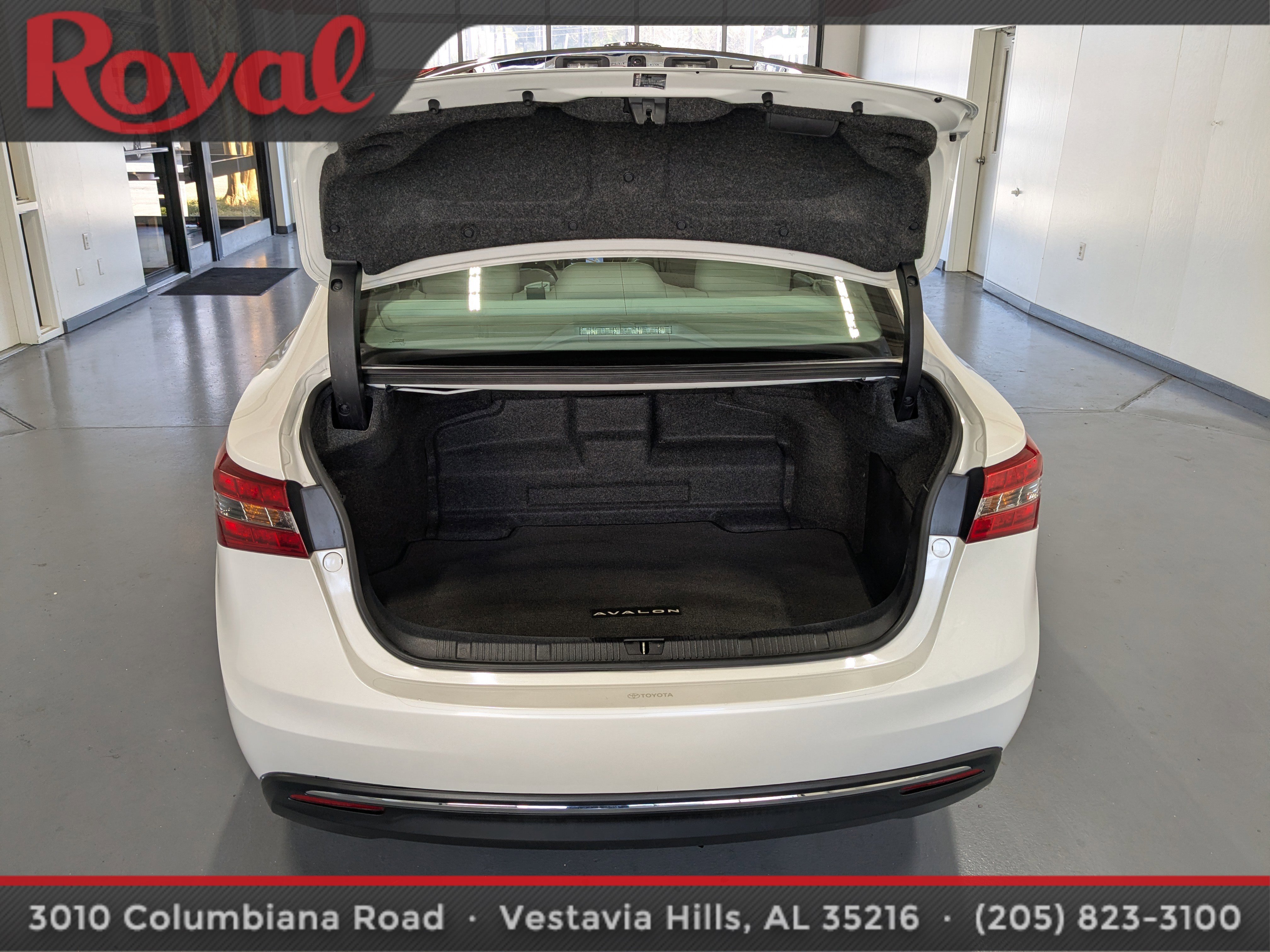 Used 2016 Toyota Avalon Limited image 11