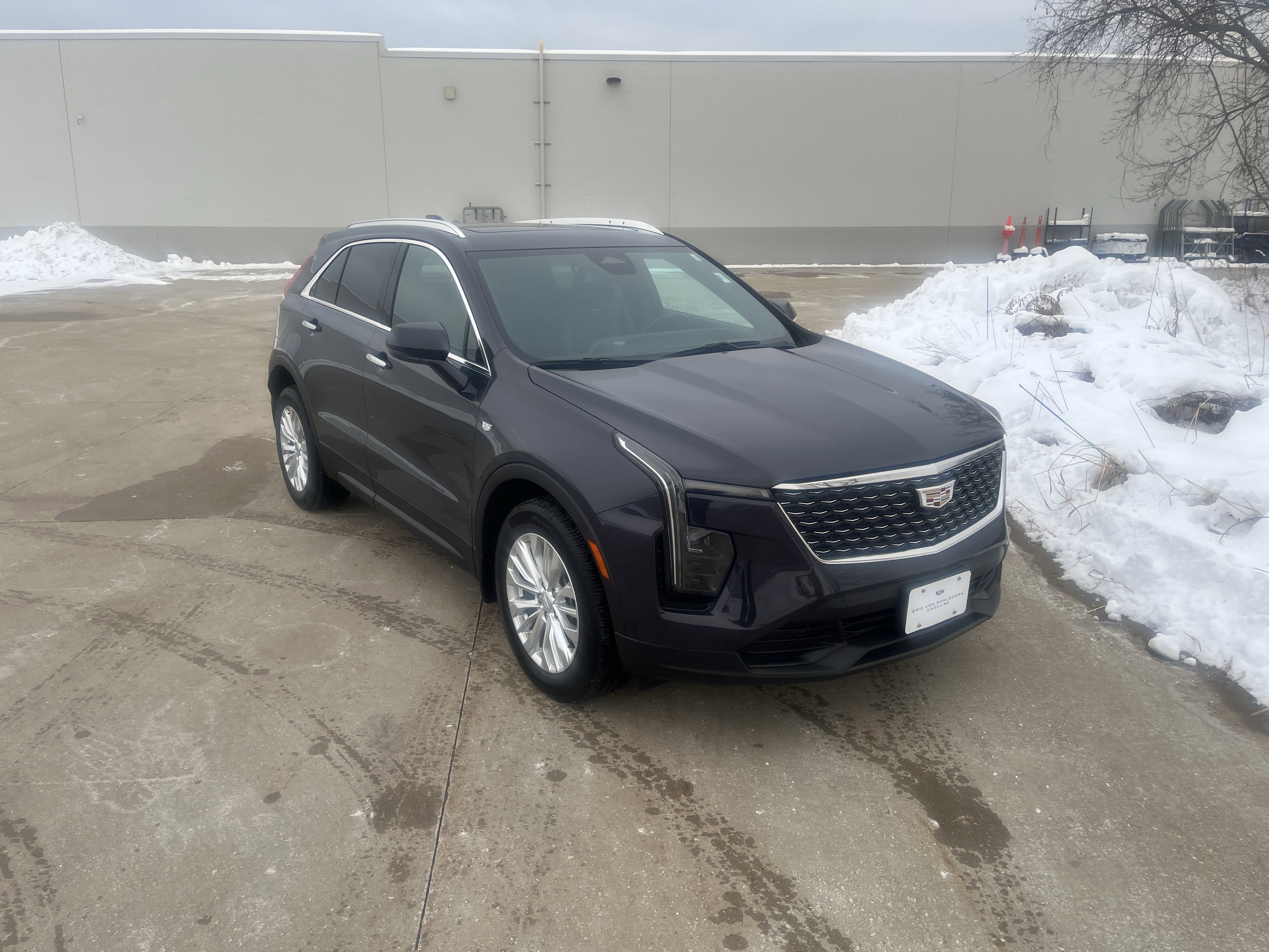 Used 2024 Cadillac XT4 Luxury w/ Cold Weather Package image 8