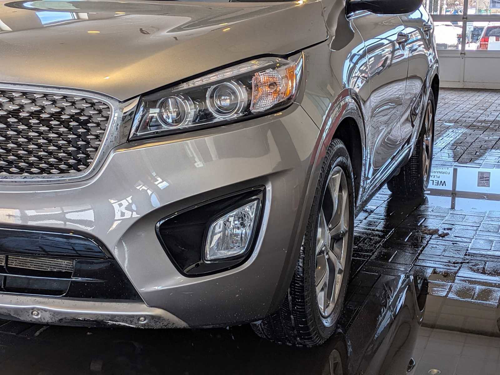 Used 2018 Kia Sorento SX image 9