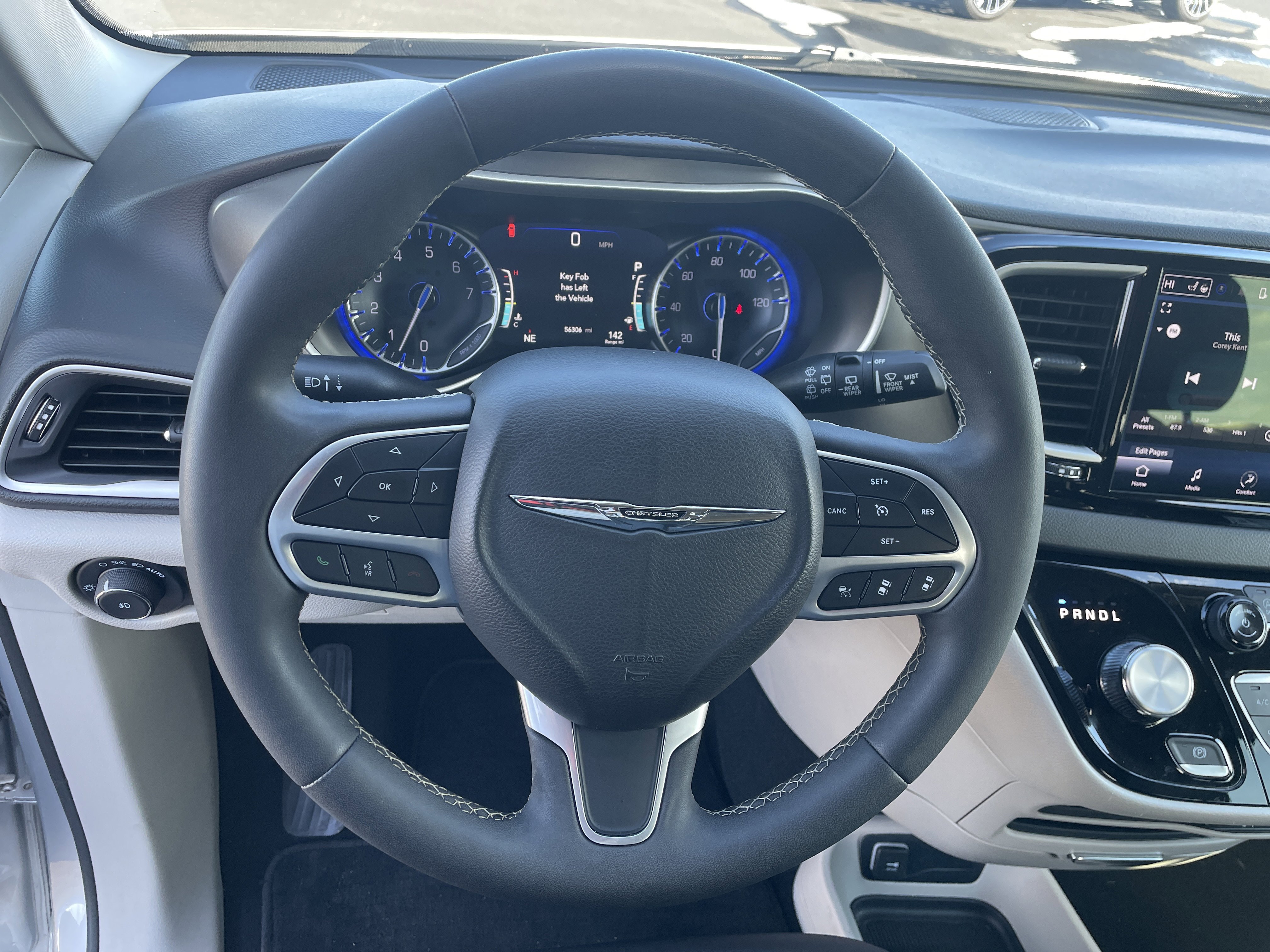 Used 2024 Chrysler Pacifica Touring-L image 10