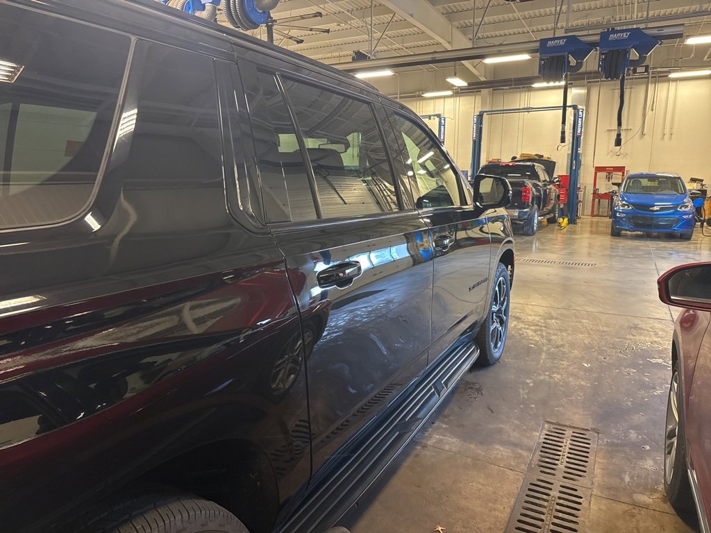 Used 2021 Chevrolet Suburban RST w/ Luxury Package image 3