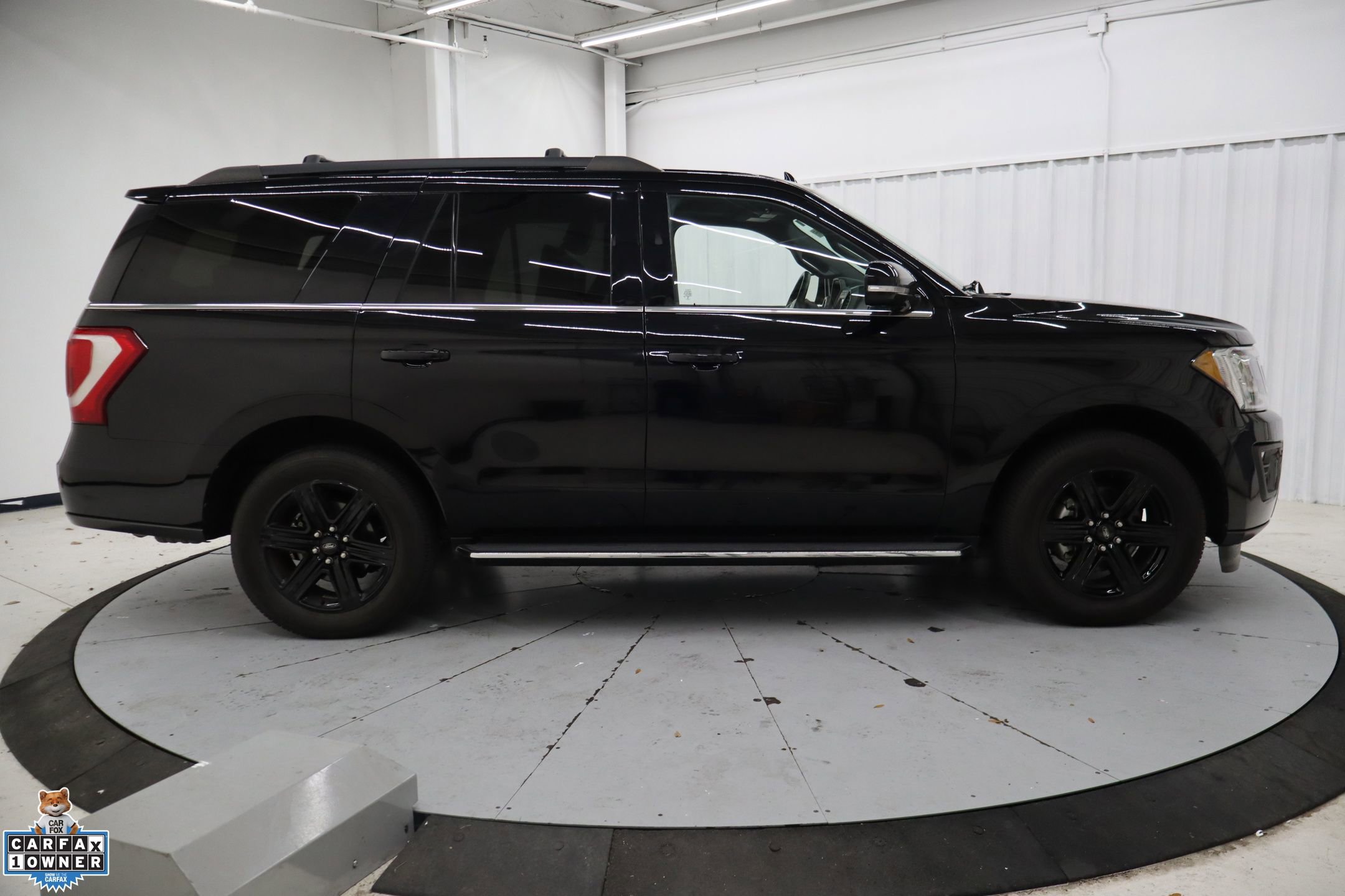 Used 2021 Ford Expedition XLT image 2