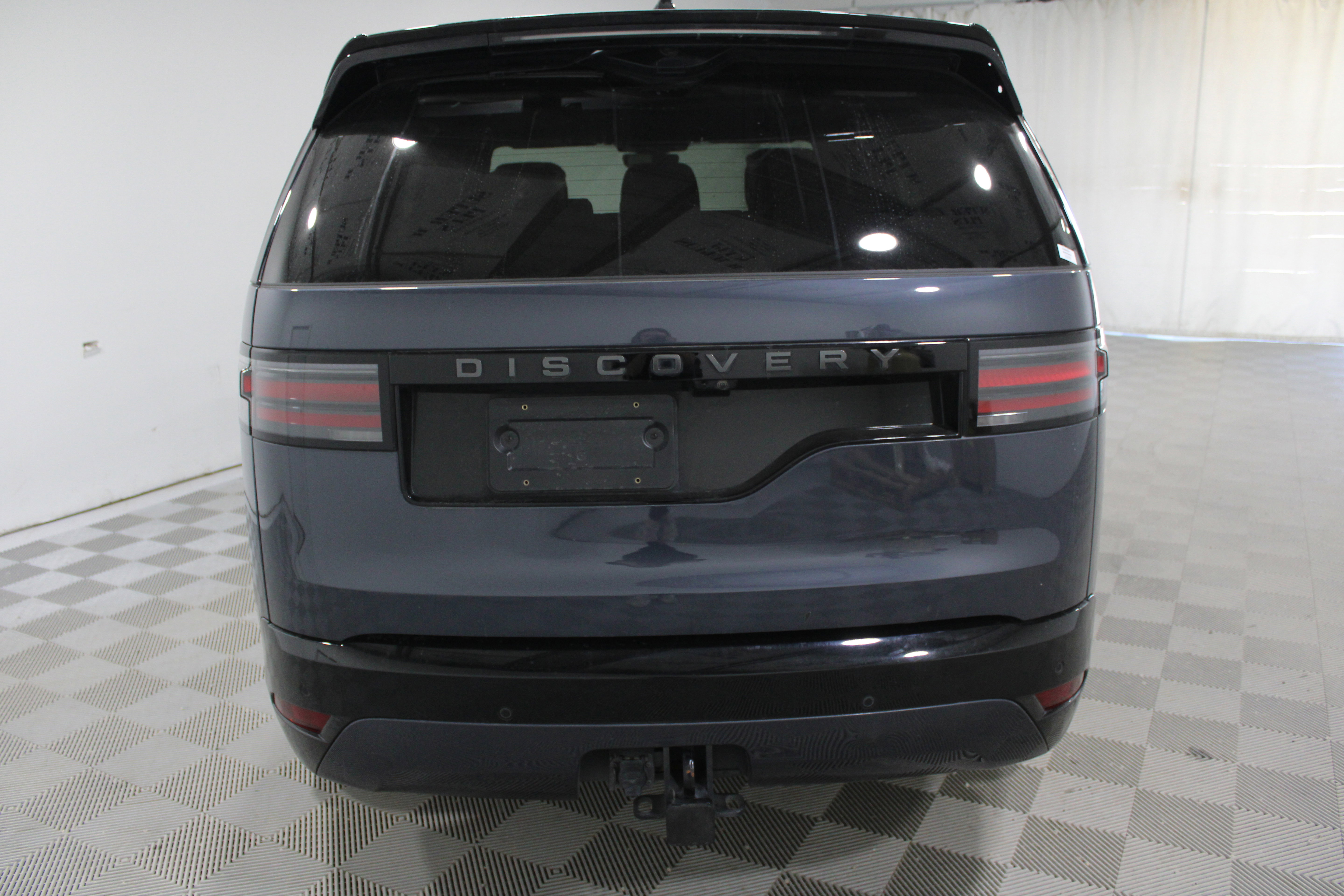 Used 2024 Land Rover Discovery Dynamic SE AWD/4WD image 31