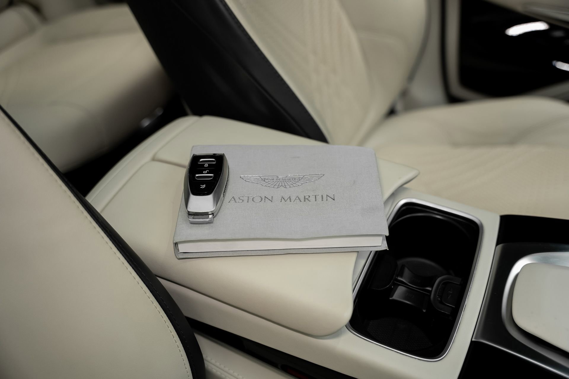 Used 2023 Aston Martin DBX AWD/4WD image 79