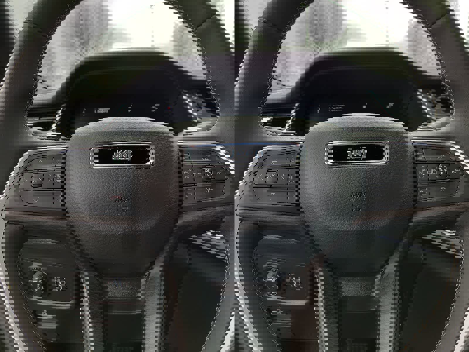 Used 2024 Jeep Grand Cherokee L Limited w/ Luxury Tech Group II image 23