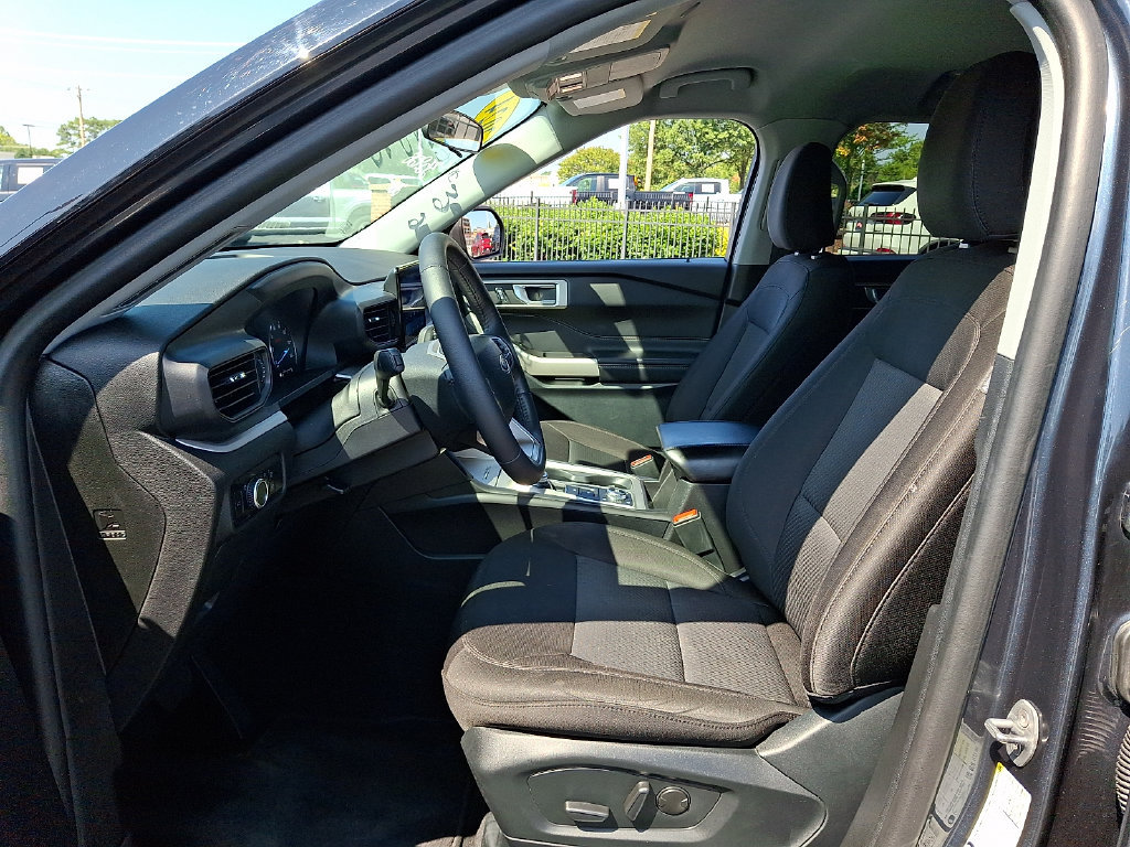 Used 2024 Ford Explorer XLT AWD/4WD image 13