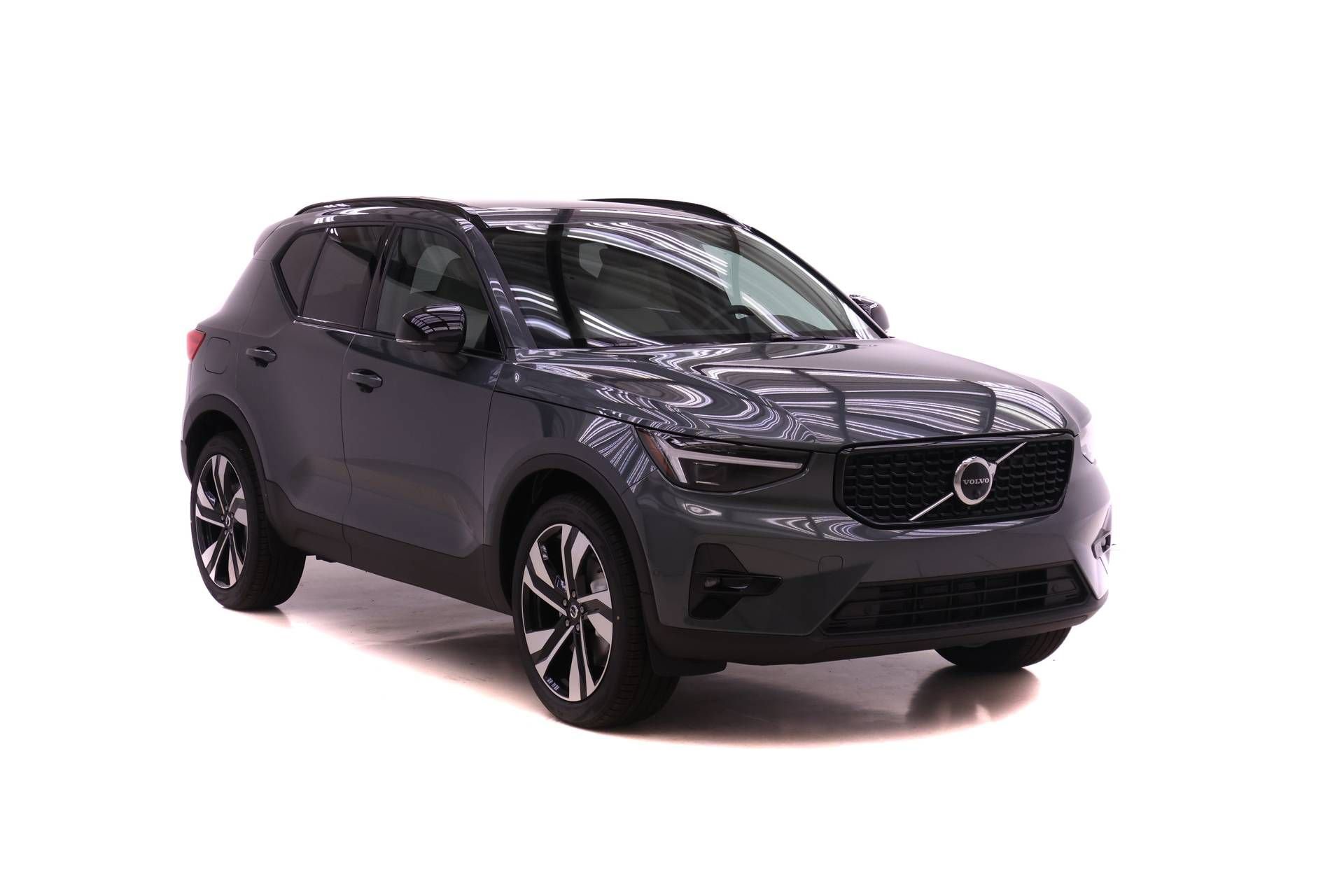 New 2026 Volvo XC40 B5 Ultra w/ Climate Package AWD/4WD image 2
