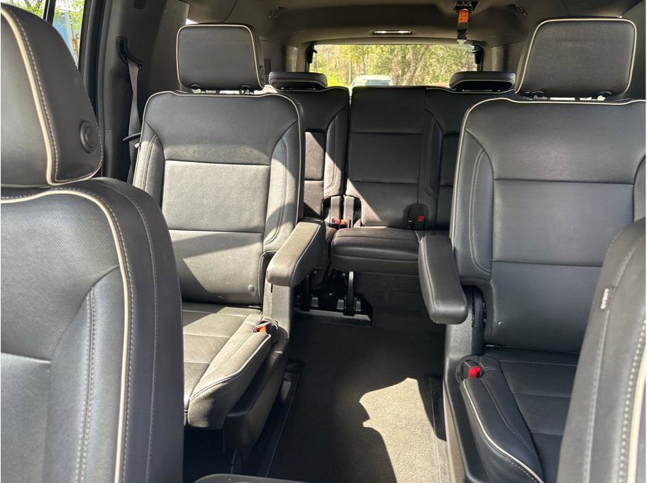 Used 2023 Chevrolet Suburban Premier image 23